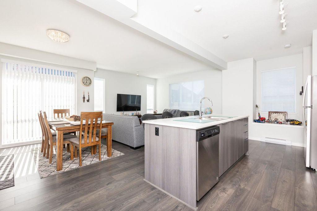 listing image 1104394661019716258