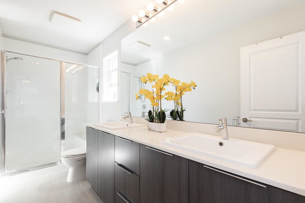 listing image 1109568589978440960