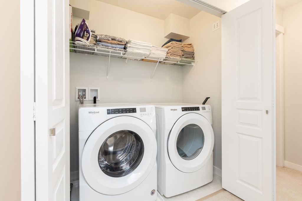 listing image 1101238155294992574