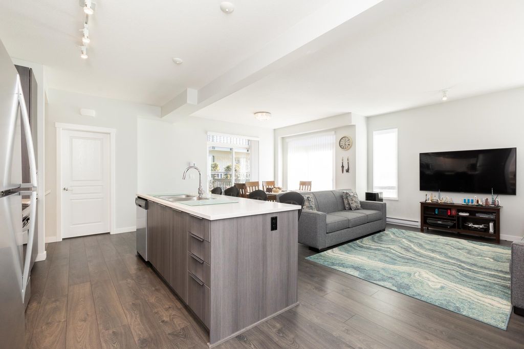 listing image 1107194131117099328