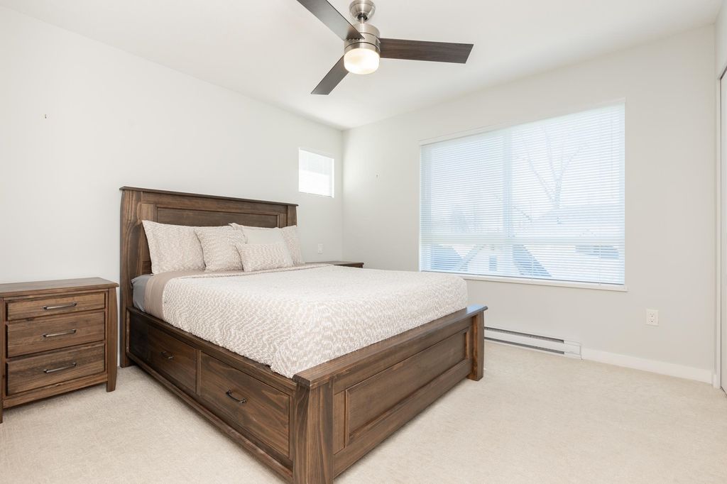 listing image 1100744316885570636