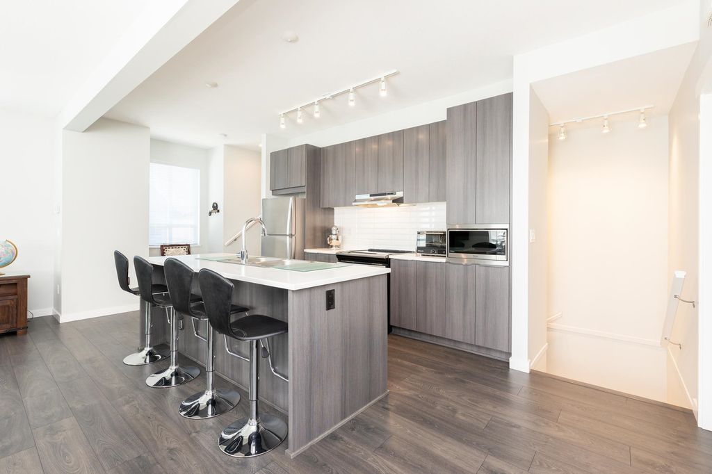 listing image 1109053396440005030