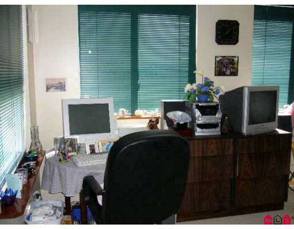 listing image 1104758390199221599