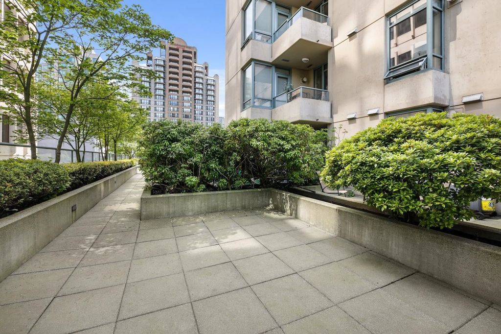 listing image 1108858874597441070