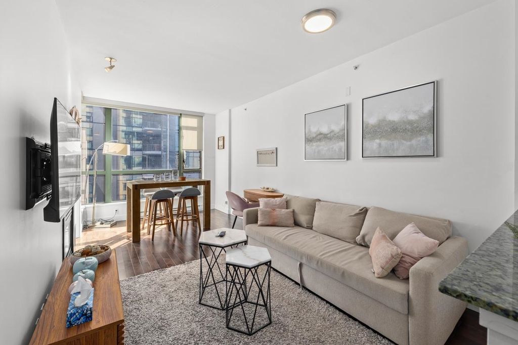 listing image 1103450513168285122