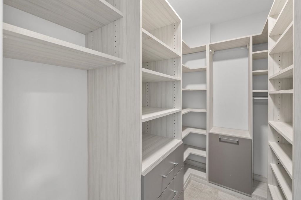 listing image 1104612570894039170