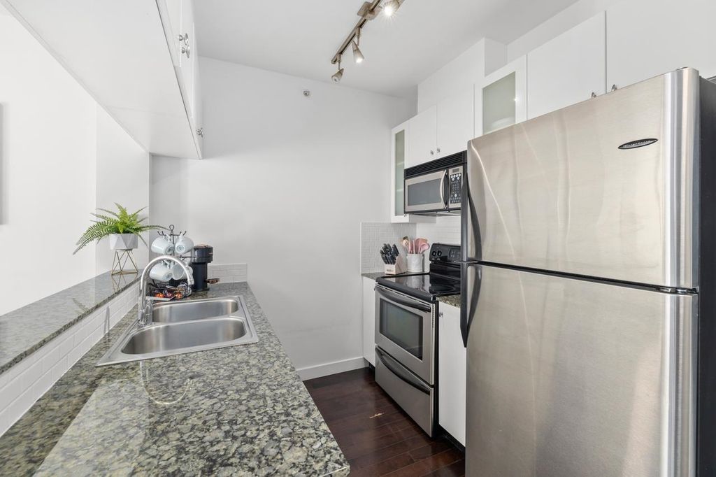 listing image 1102423708543191101