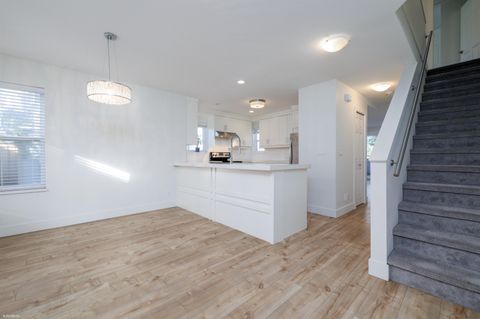 140 Shoreline Circle Port Moody BC V3H 5B3