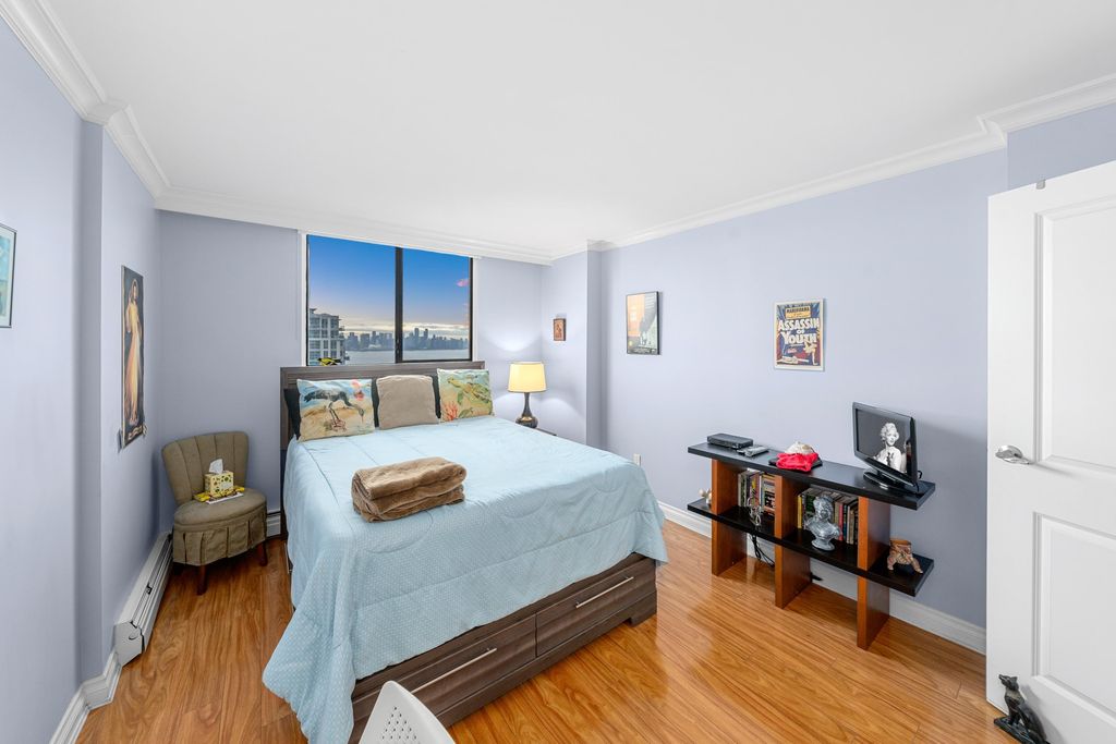 listing image 1104484495673528304