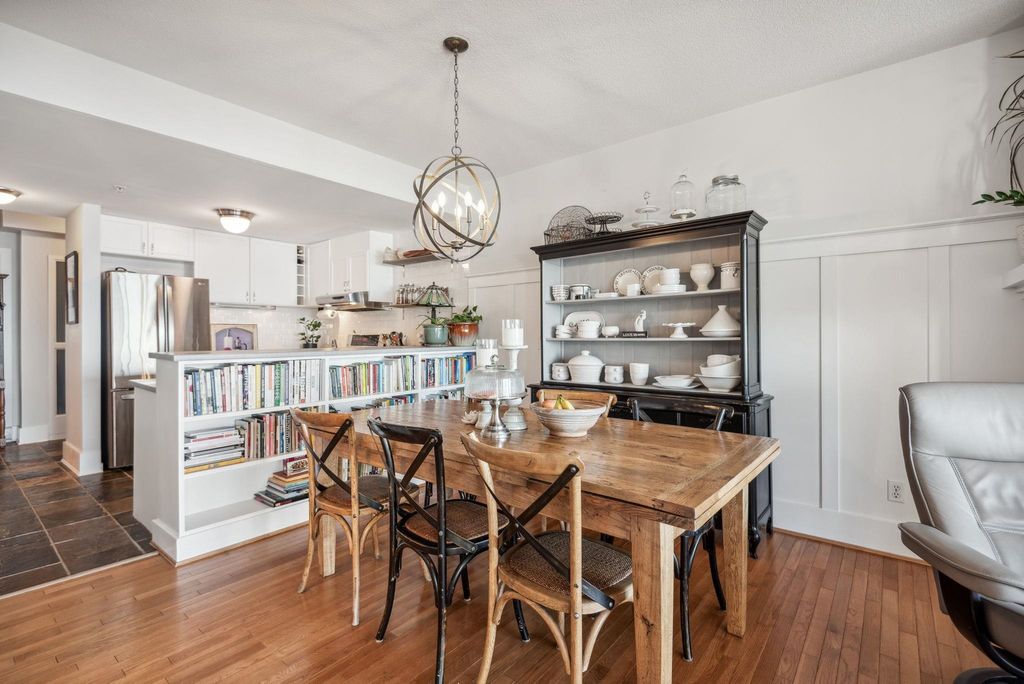 listing image 1104327514670228738