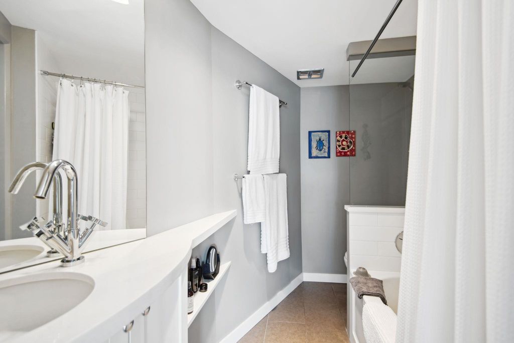 listing image 1103351221112658559