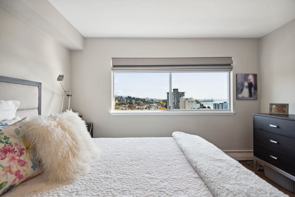 listing image 1100359619587834925