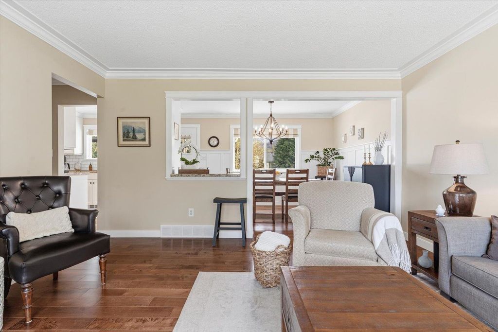 Photo of 34566 Hurst Crescent, Abbotsford, BC V2S 5B4 (MLS # R3095247)