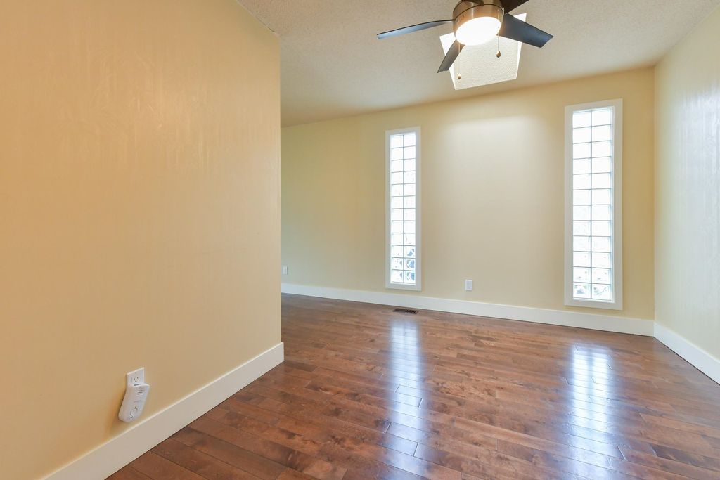 listing image 1101955140394911753