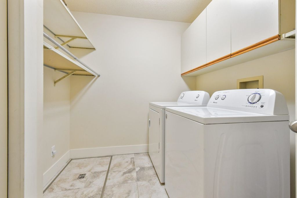 listing image 1108973661443910534