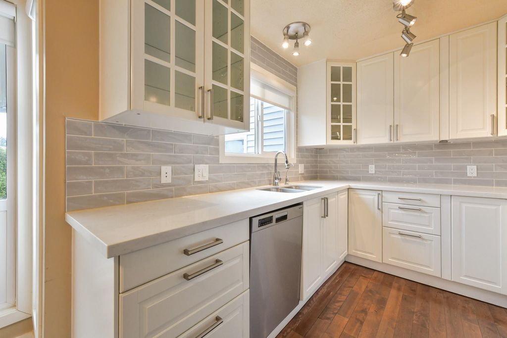listing image 1102320642783473539