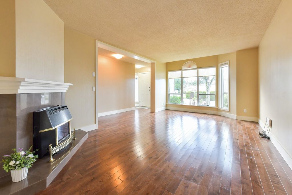 listing image 1102903923441249409