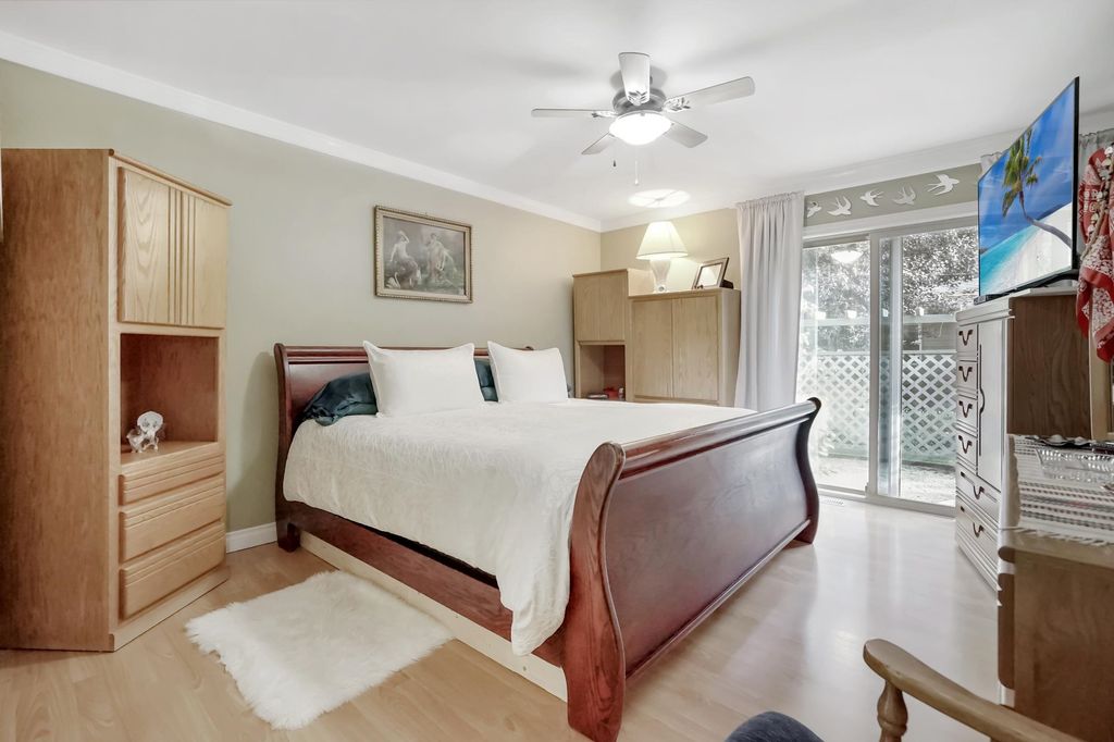 listing image 1102347730275358330