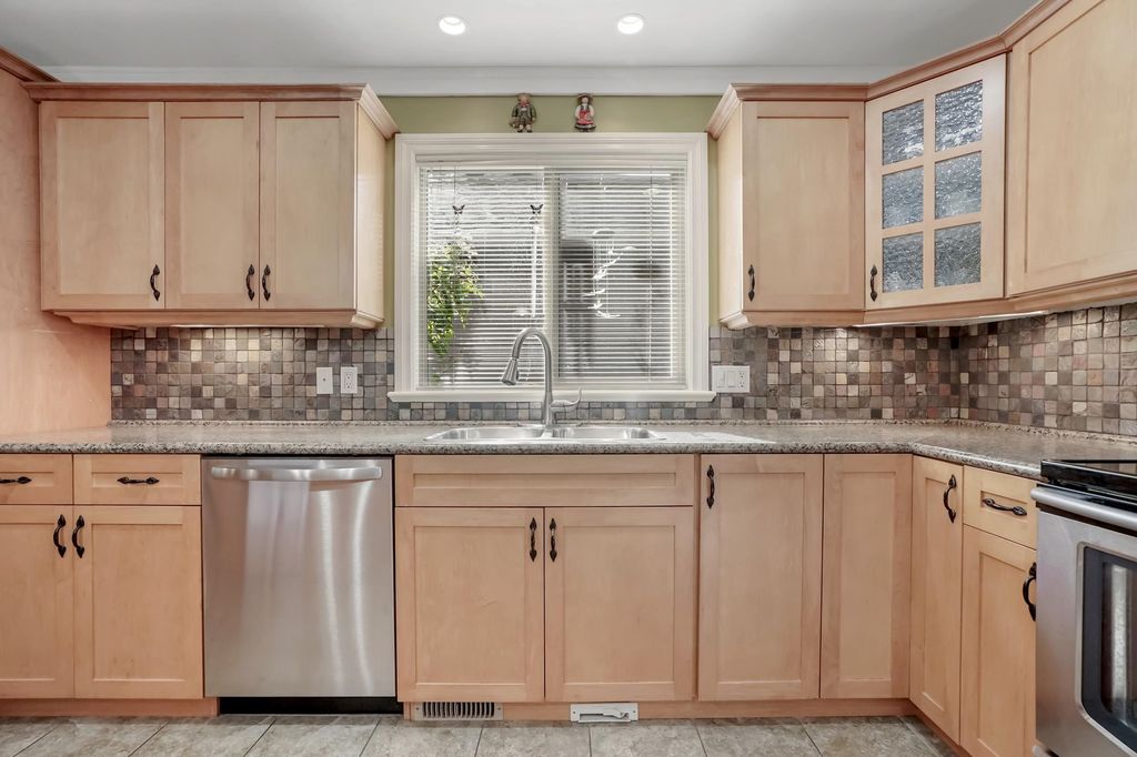 listing image 1102417903056473366