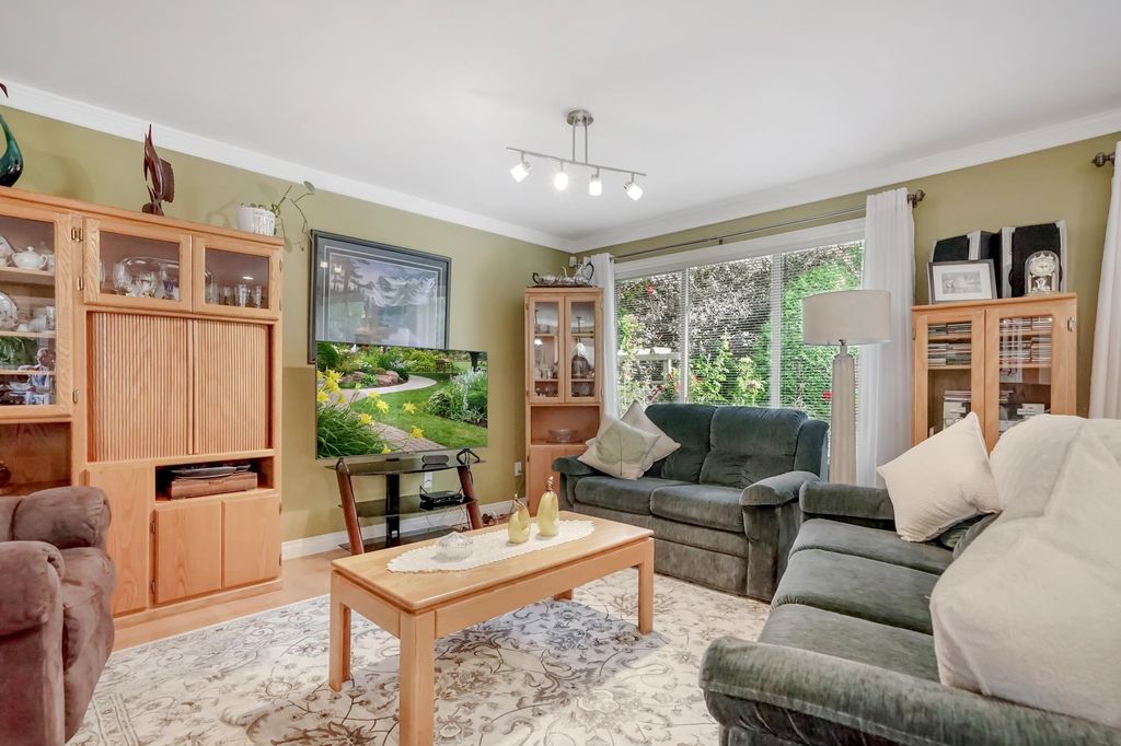 listing image 1109359992675043392