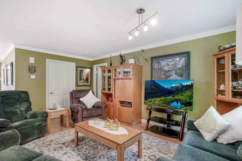 listing image 1103647336110320252