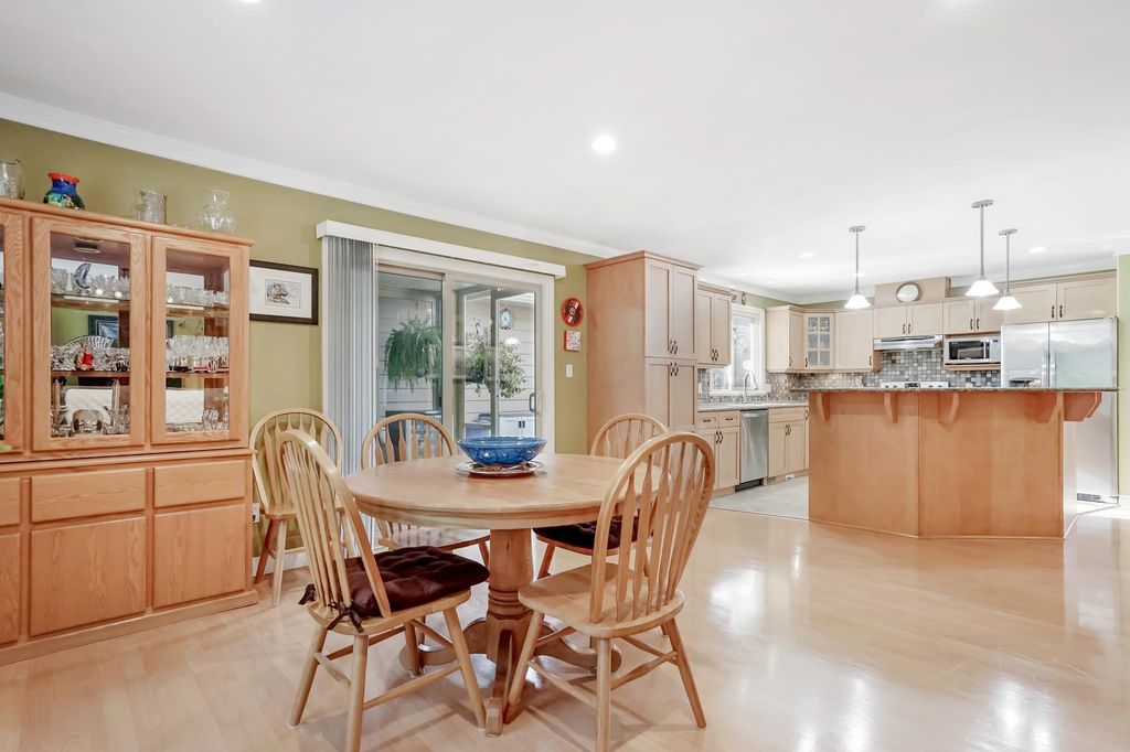 listing image 1102142340679762590