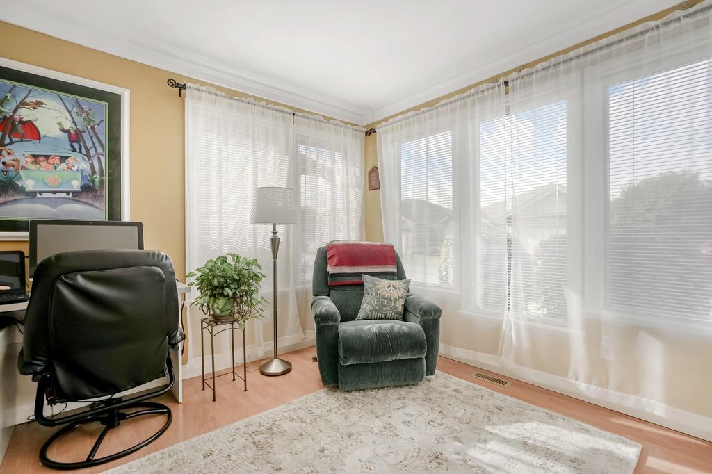 listing image 1107547624127631528