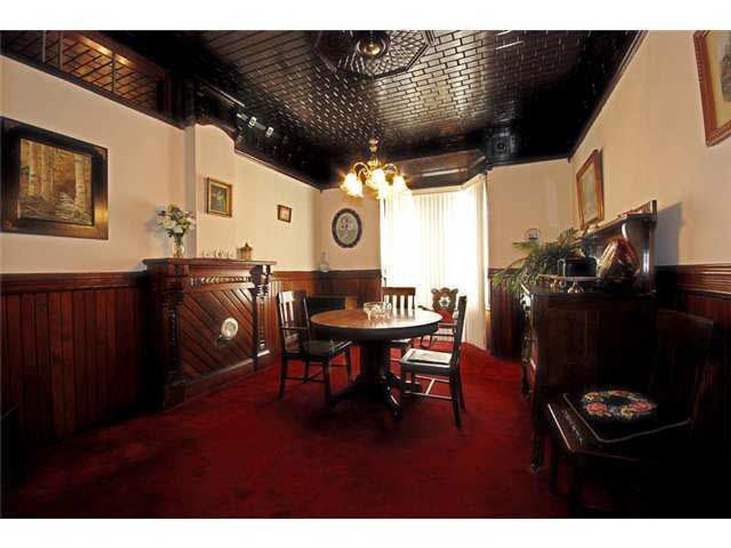 listing image 1105208385864004596