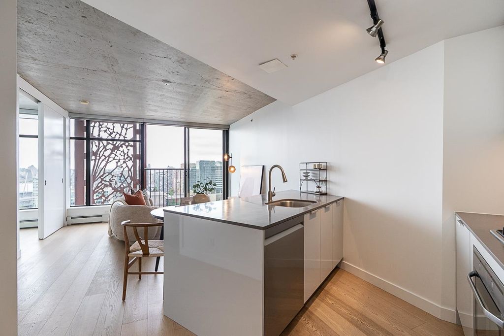 listing image 1104050424957650457