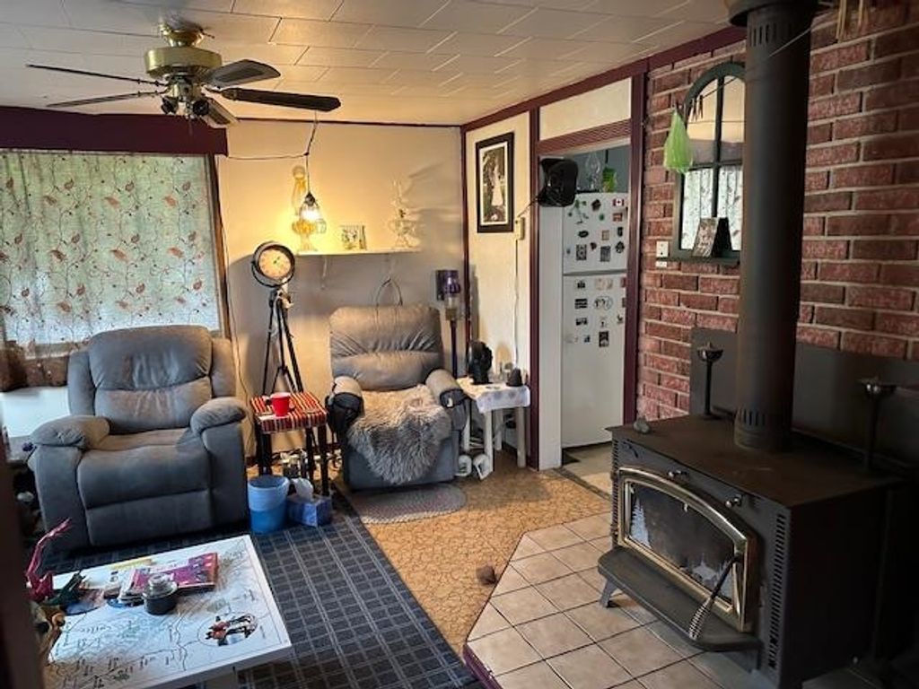 listing image 1103844726100863840