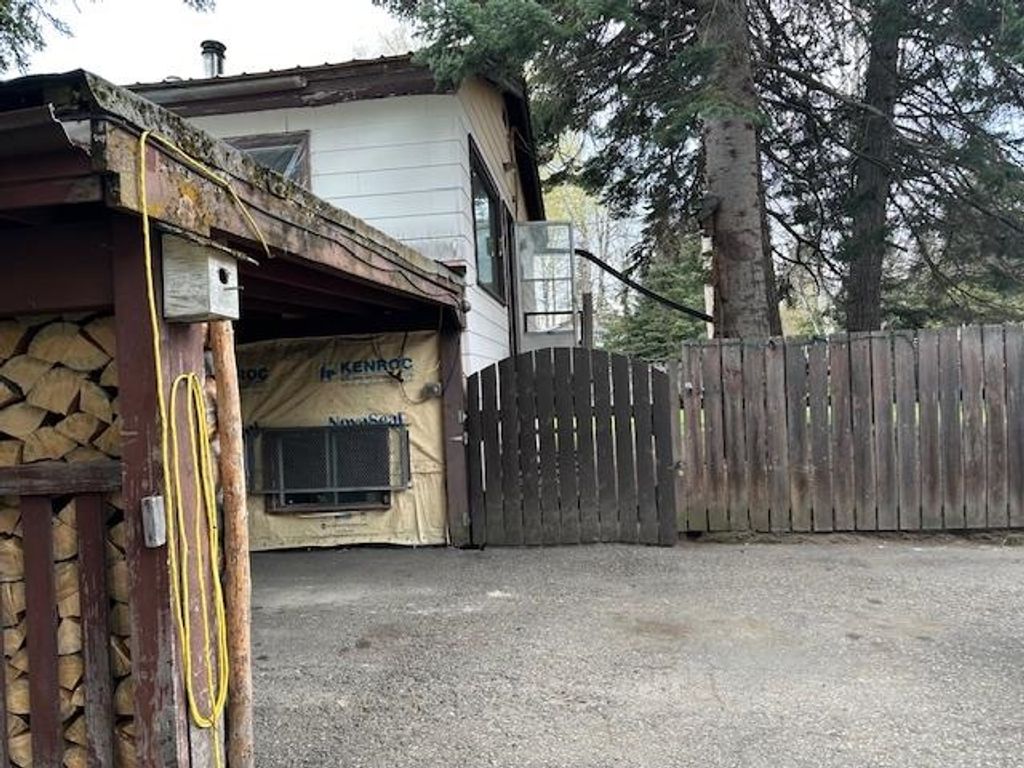 listing image 1104504224188342587