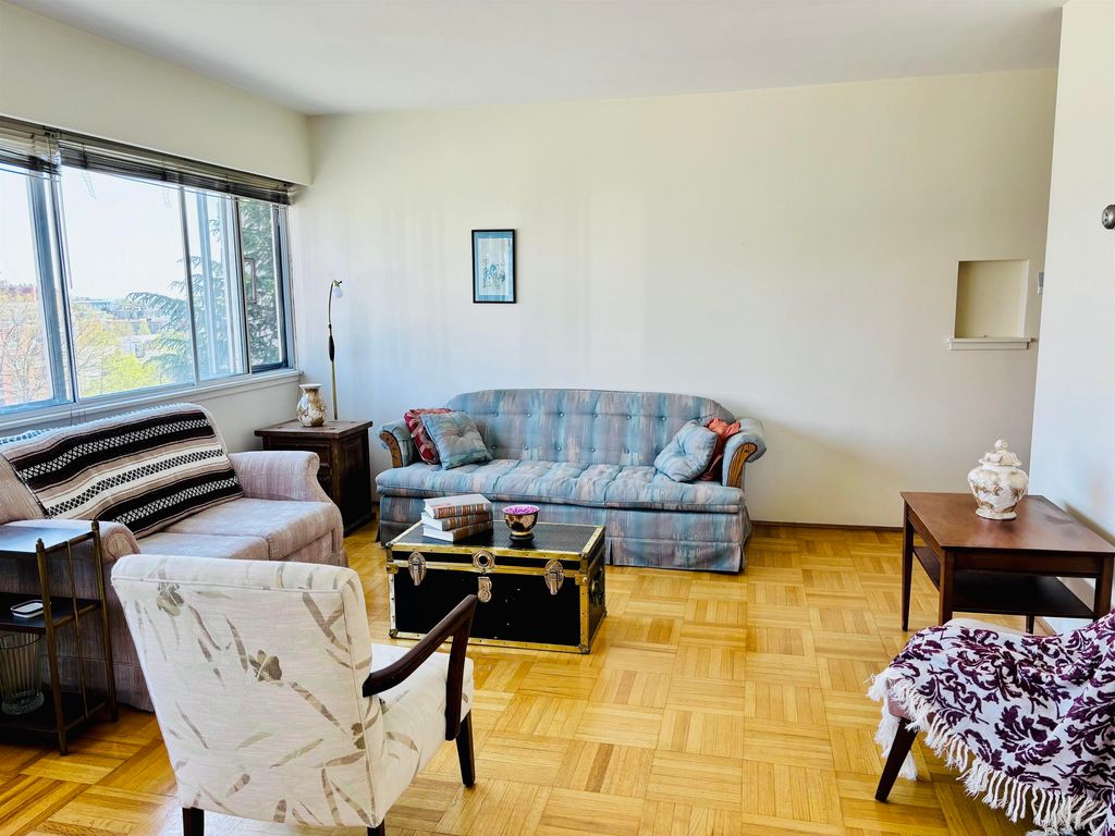 listing image 1101319650408451185