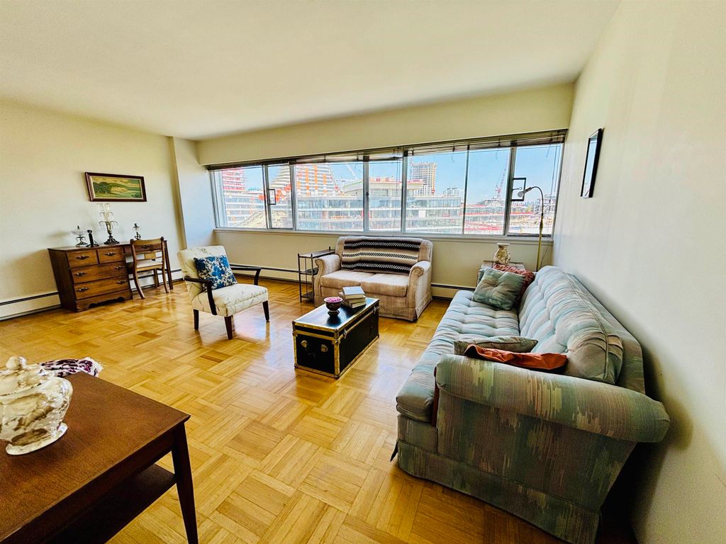 listing image 1106409799899143815