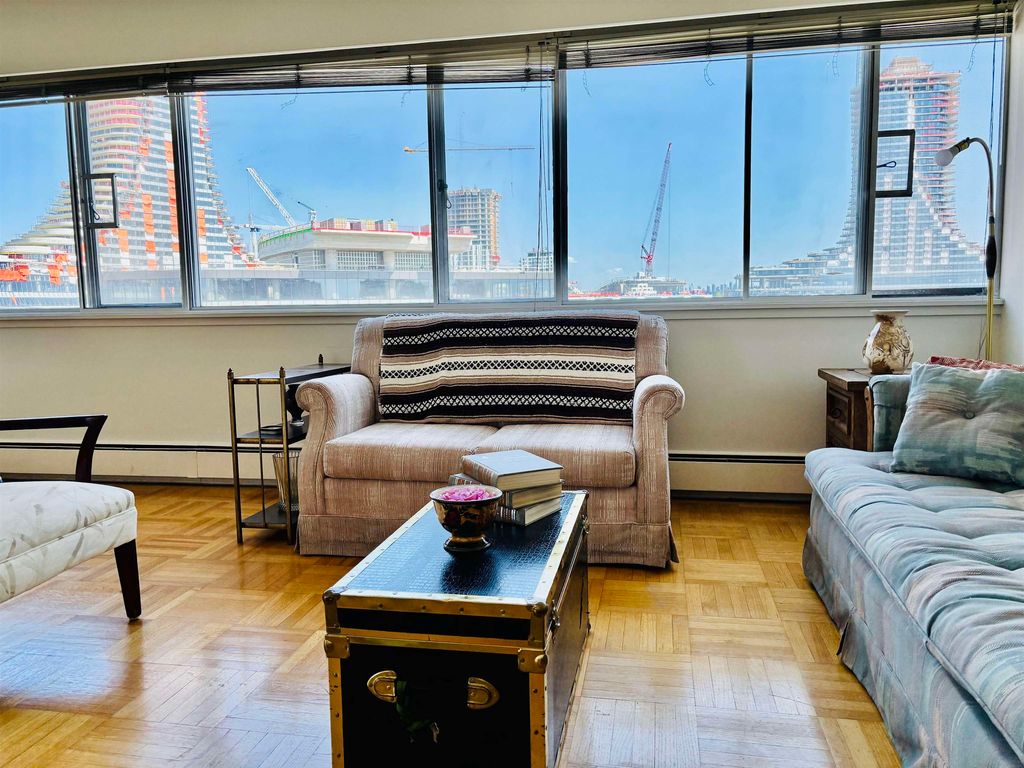 listing image 1104787477384402083