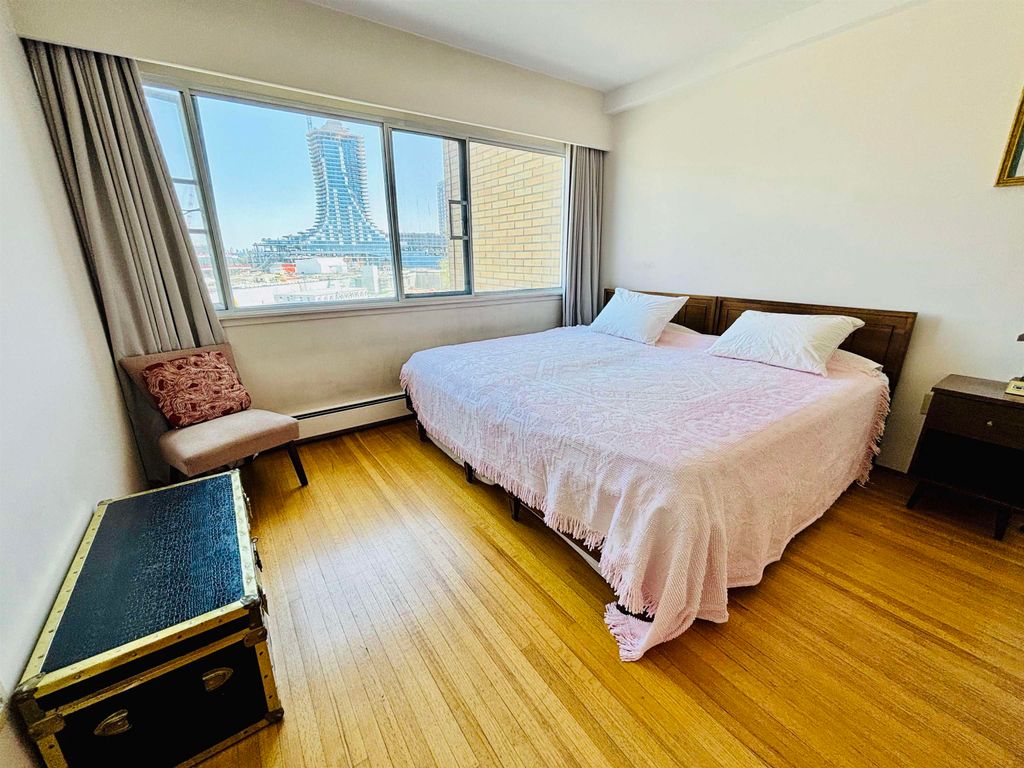 listing image 1102172911213668457