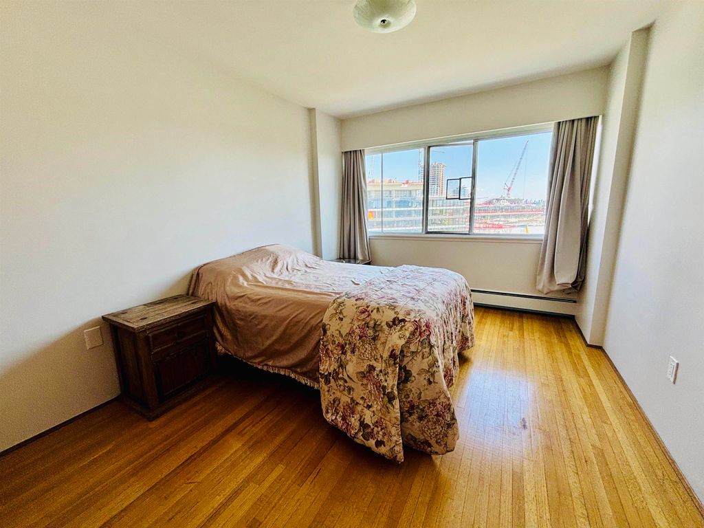 listing image 1102558558139884216