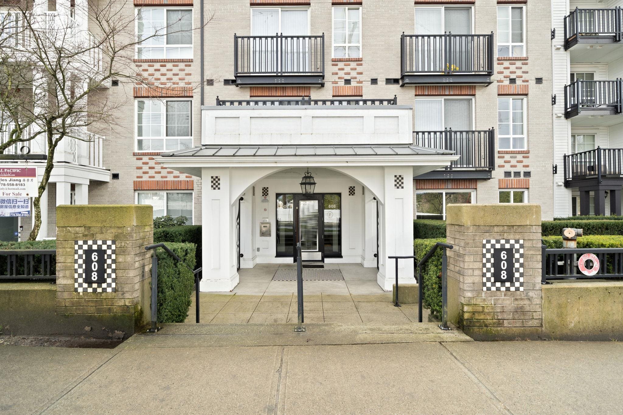 608 Como Lake Avenue 417