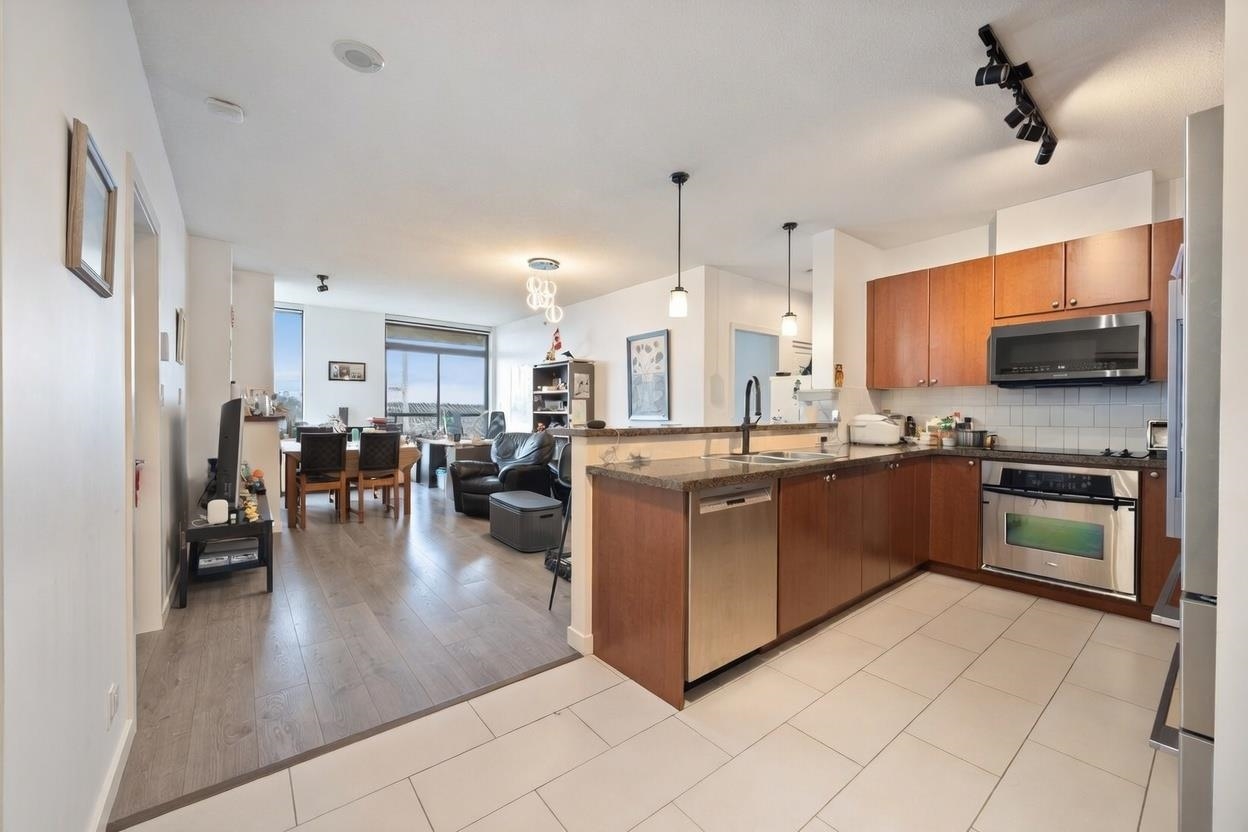 15 E Royal Avenue 1703