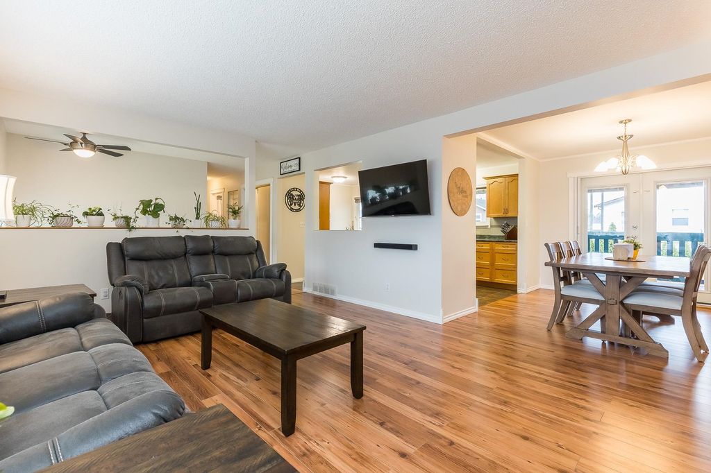 listing image 1104643394281482501