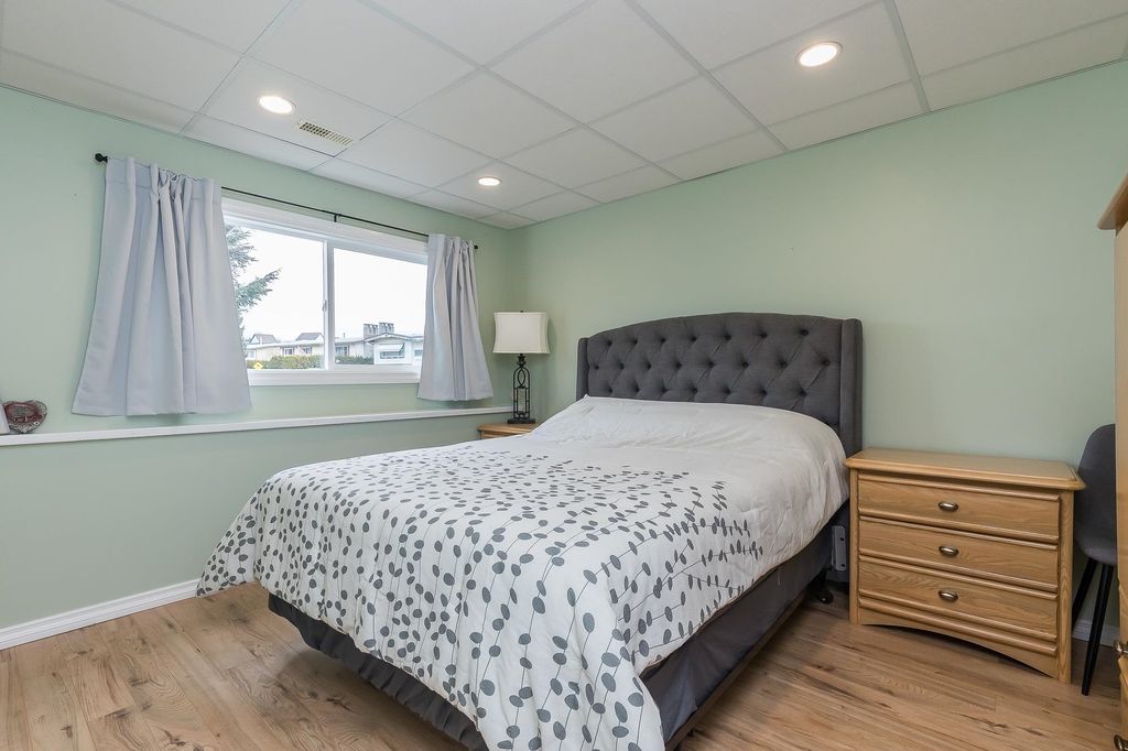 listing image 1102357114110872606