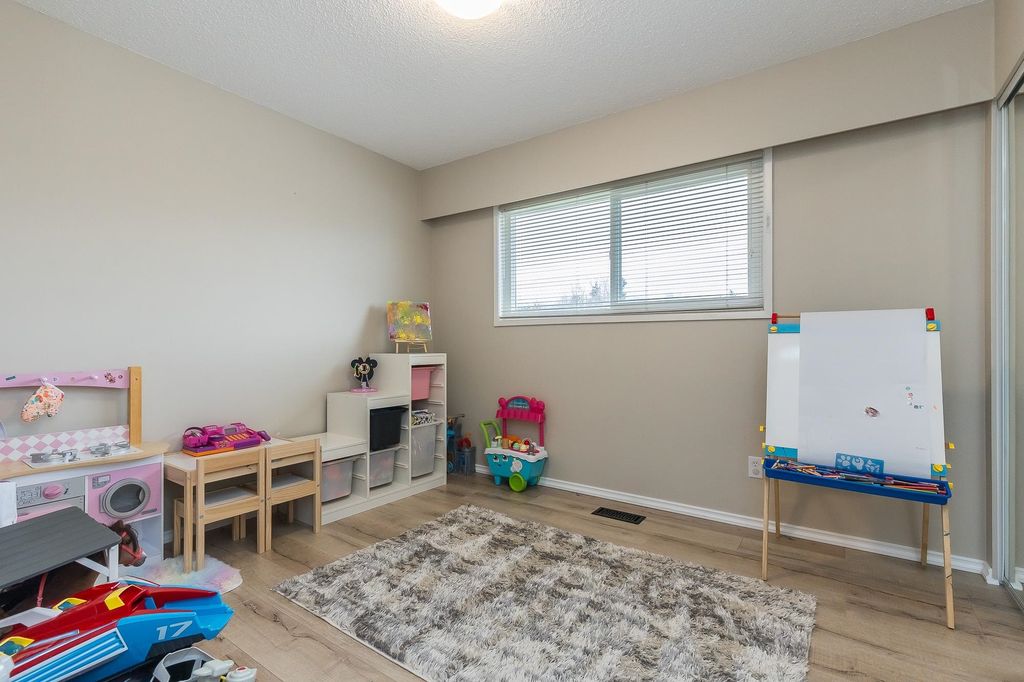 listing image 1100683078690532837