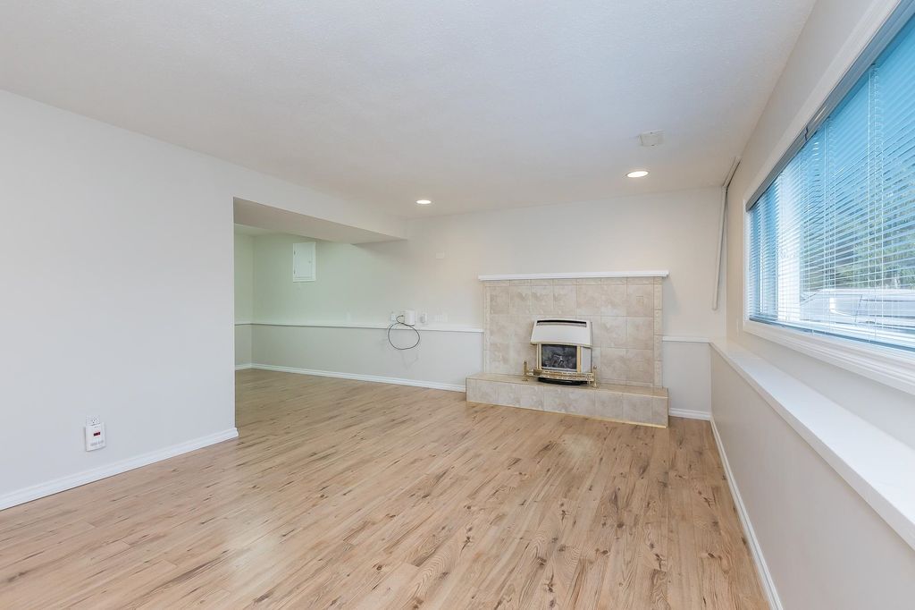 listing image 1109393612763058940