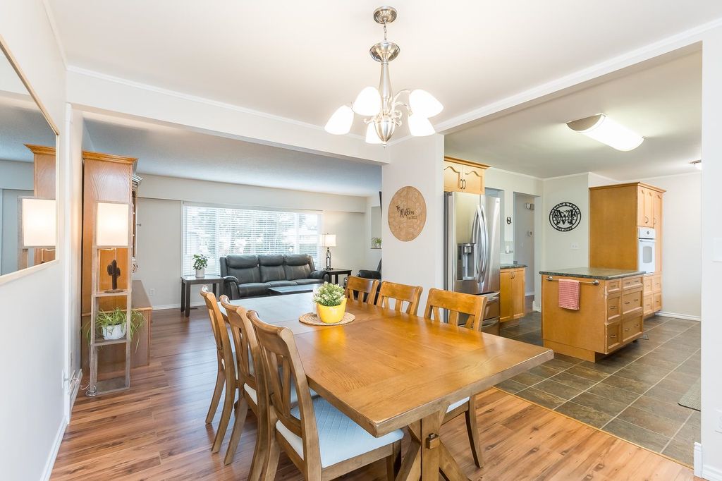 listing image 1103538089514043787