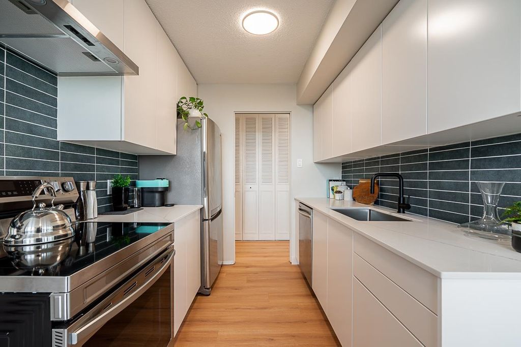 listing image 1101838687404760741