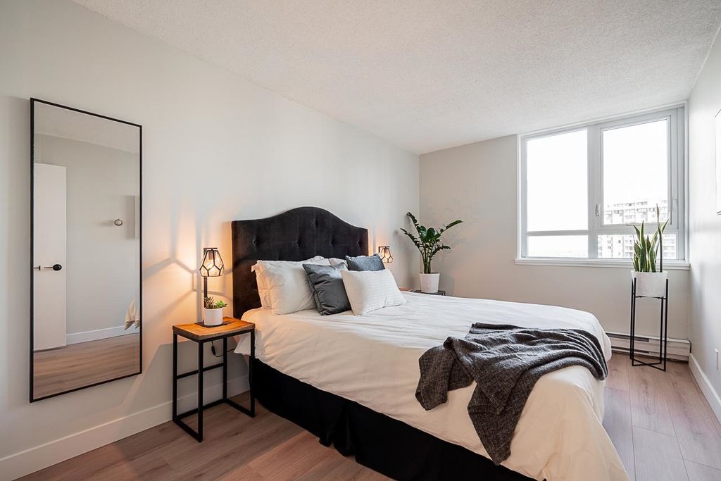 listing image 1102973754938785581