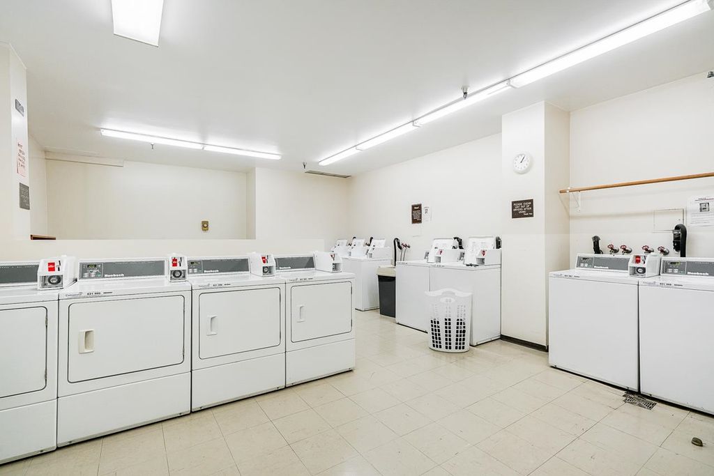 listing image 1104361681621851611