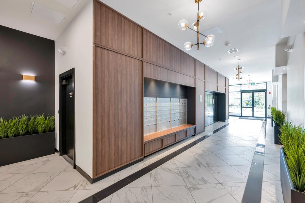 listing image 1103878430890870850