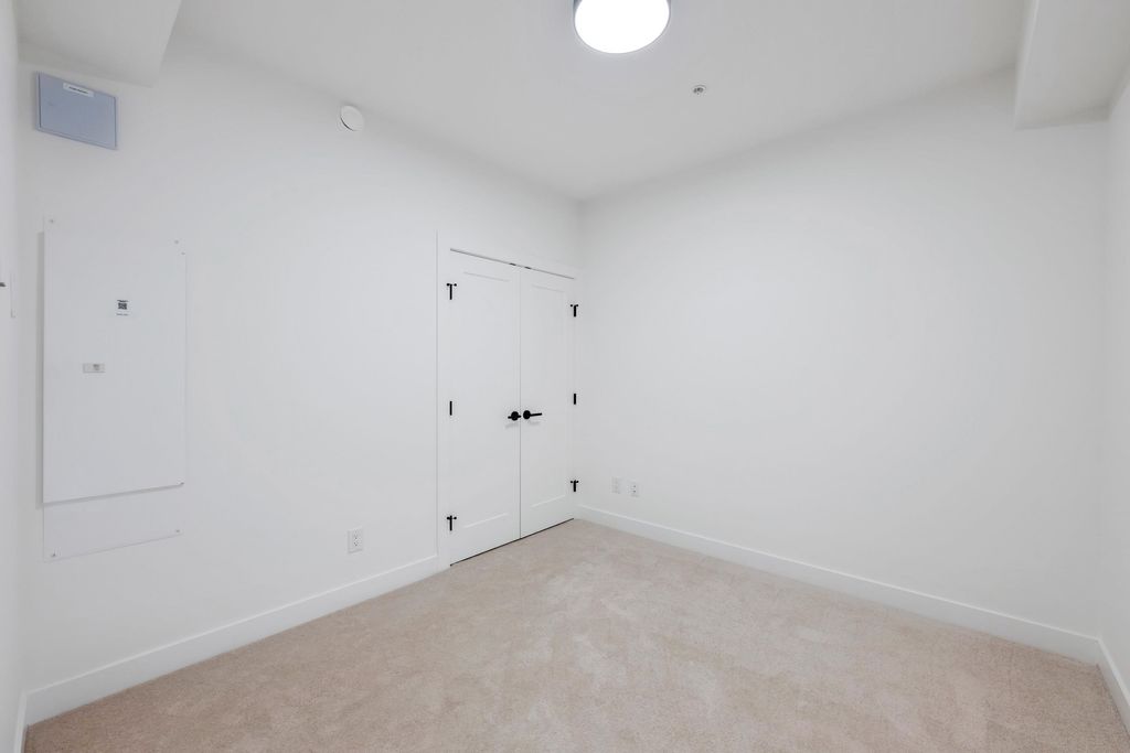 listing image 1106469413644329386