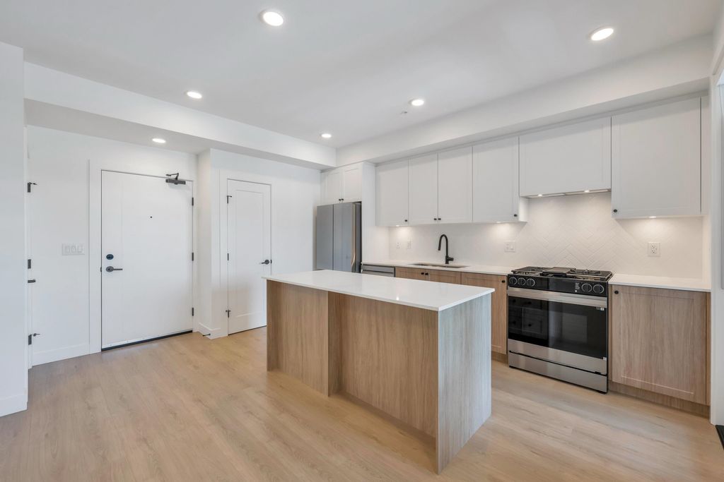 listing image 1107427636727335308