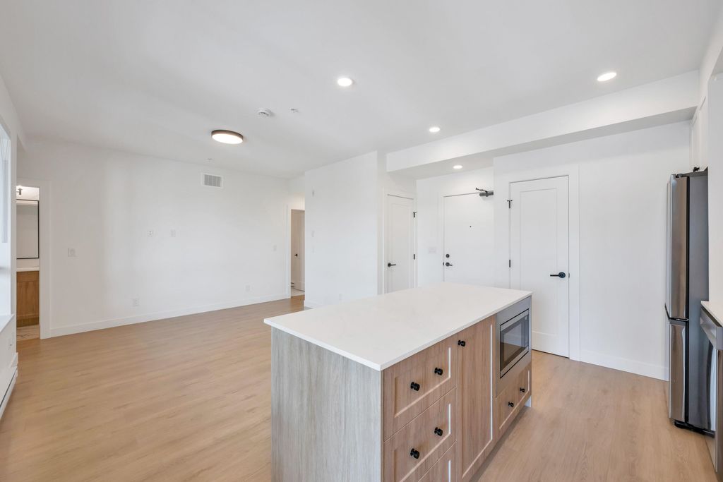 listing image 1101210412159585239